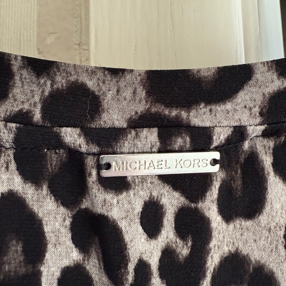 Michael Kors Grey and Black Boxy Short Sleeve Blouse - Picture 4 of 4